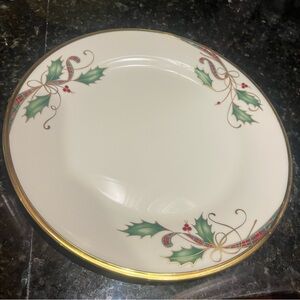 Lenox Holiday Holly Dinner Plate with Gold Trim